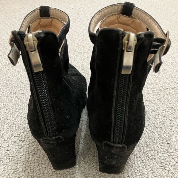 Women Buckle Decor Point Toe Chunky Heeled Fashion Boots - Picture 4 of 6